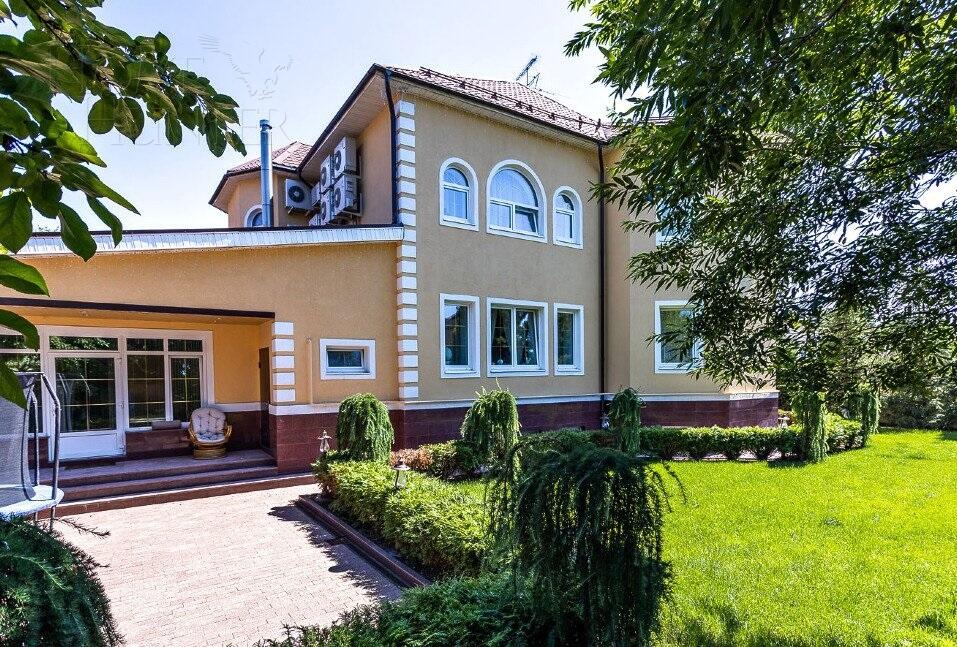 2-этажный коттедж 800 м² с отделкой