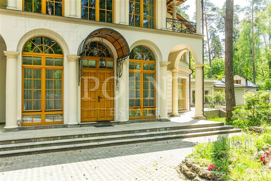 2-этажный коттедж 1 042.4 м² с отделкой