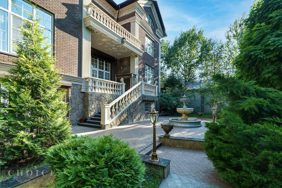 4-этажный коттедж 1 200 м² с отделкой