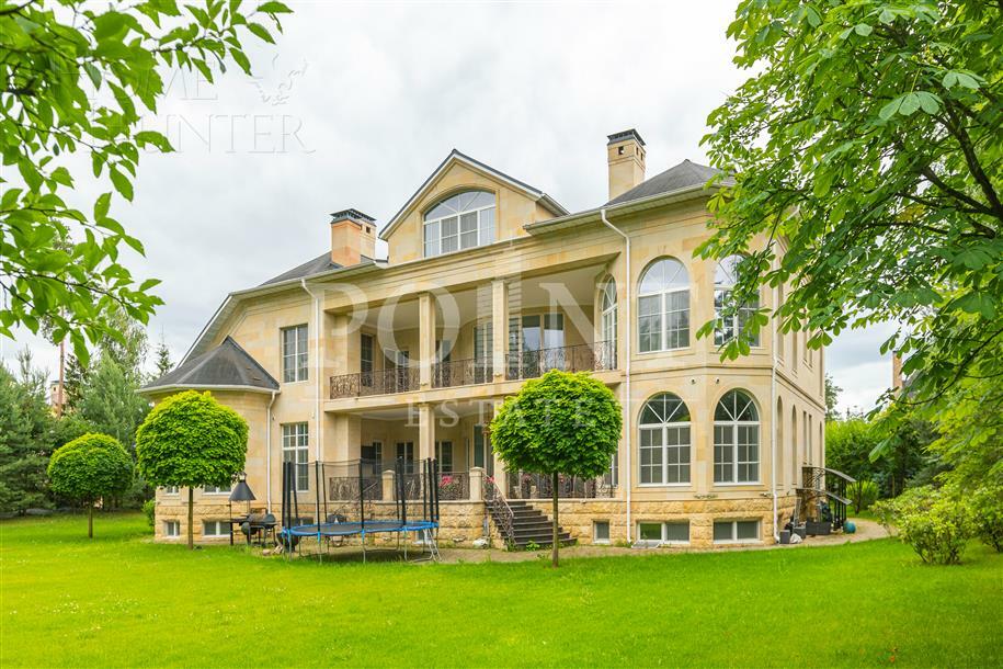 2-этажный коттедж 1 800 м² с отделкой