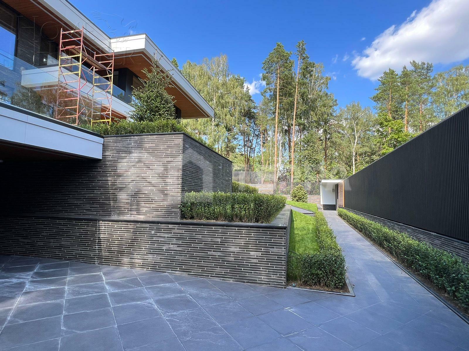 2-этажный коттедж 1 200 м² без отделки