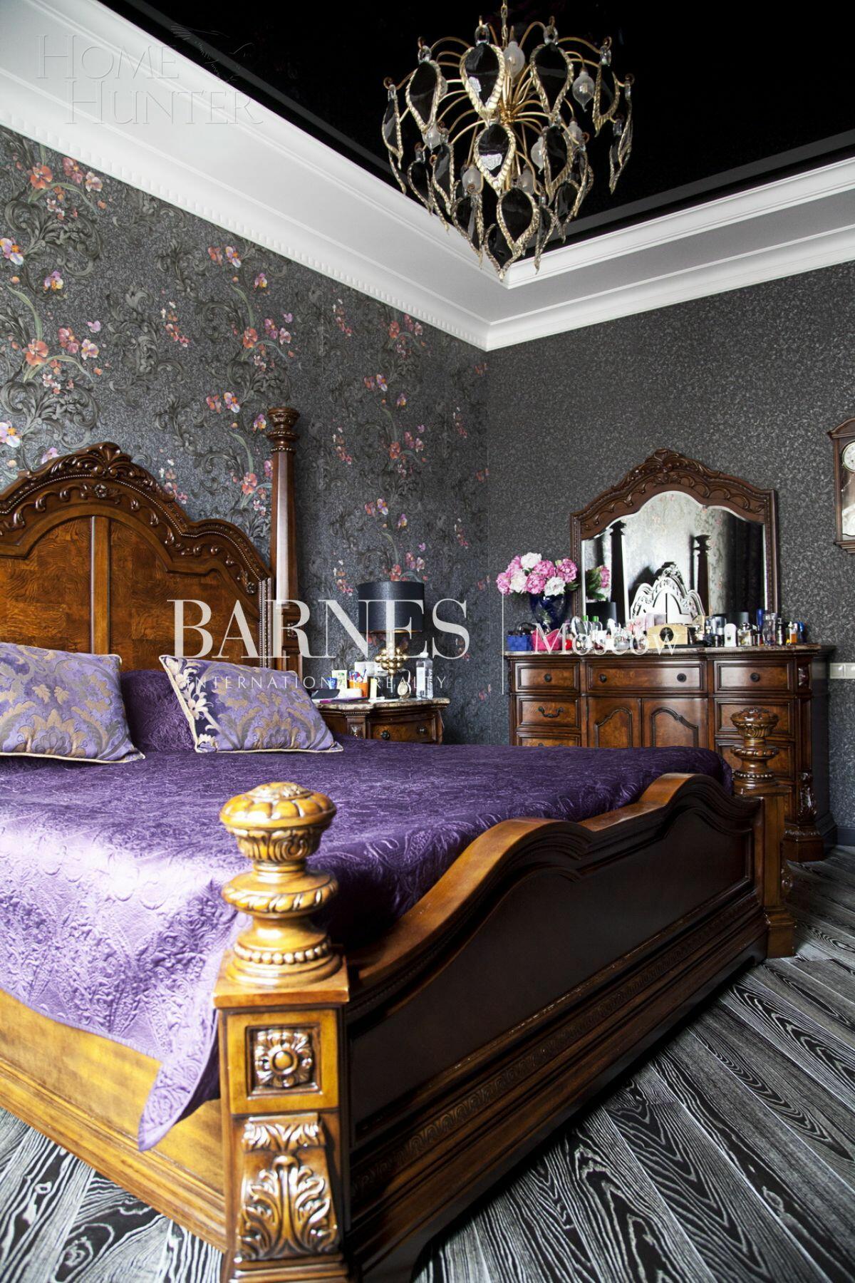 4-этажный таунхаус 320 м² с отделкой