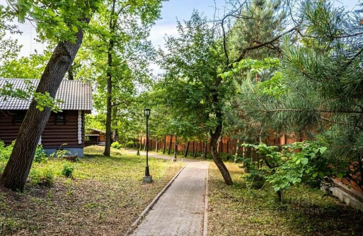 3-этажный коттедж 1 600 м² с отделкой