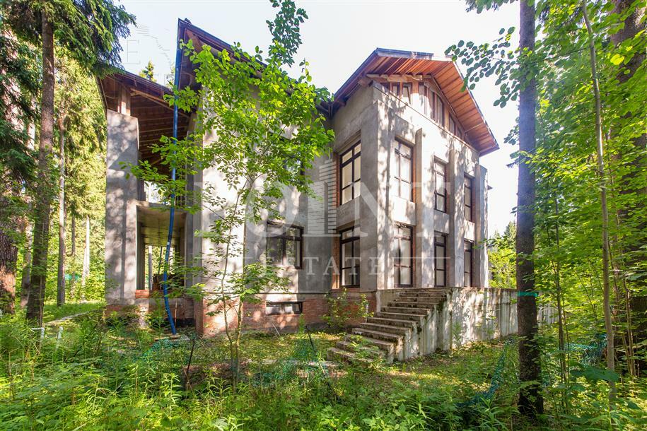 2-этажный коттедж 1 350 м² без отделки