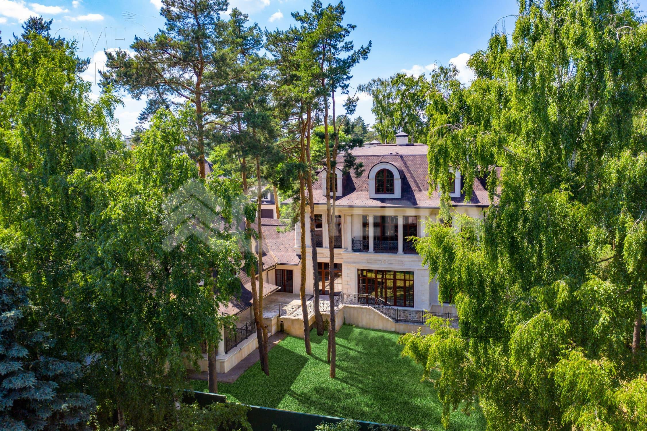 3-этажный коттедж 1 200 м² без отделки