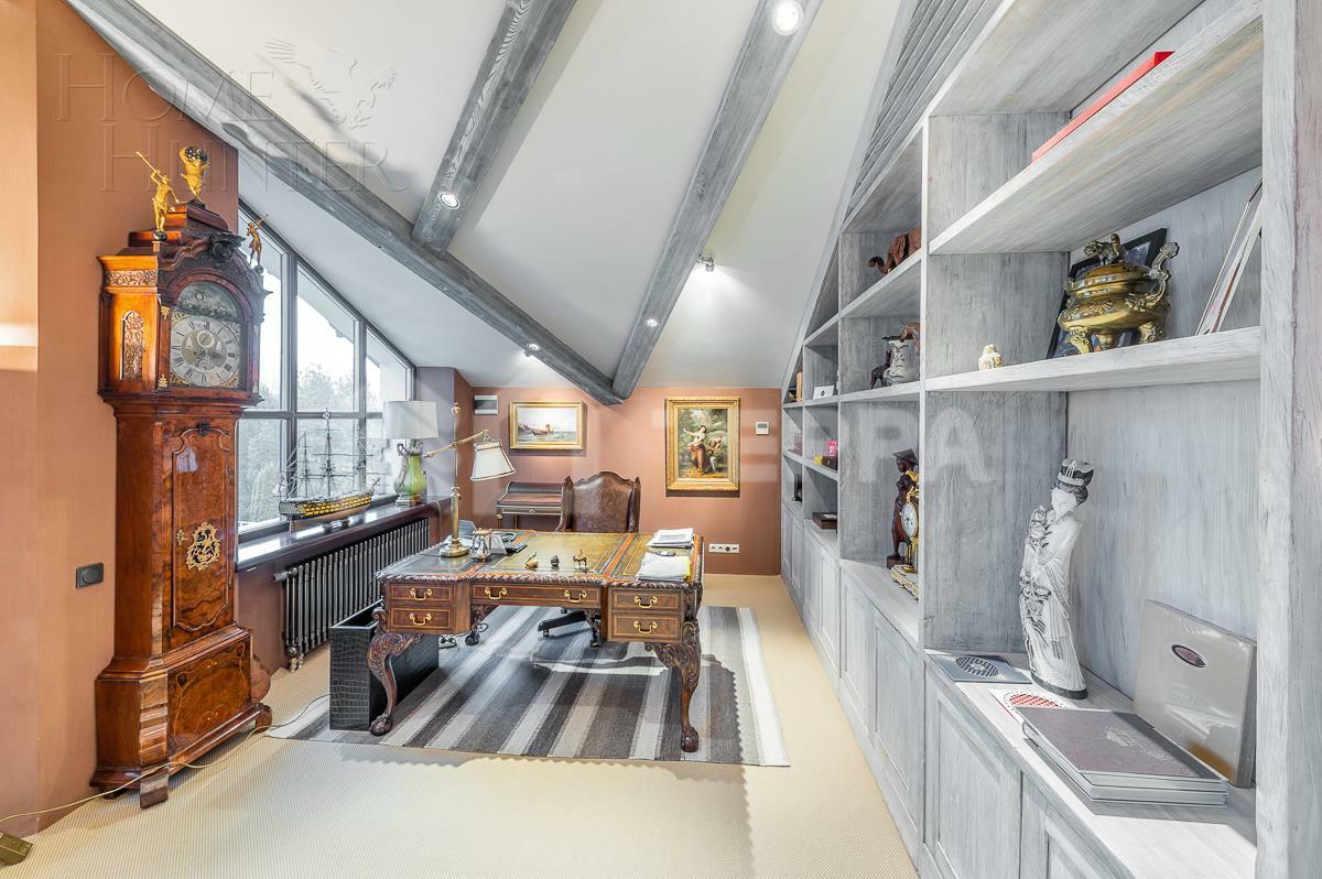 3-этажный коттедж 1 800 м² с отделкой