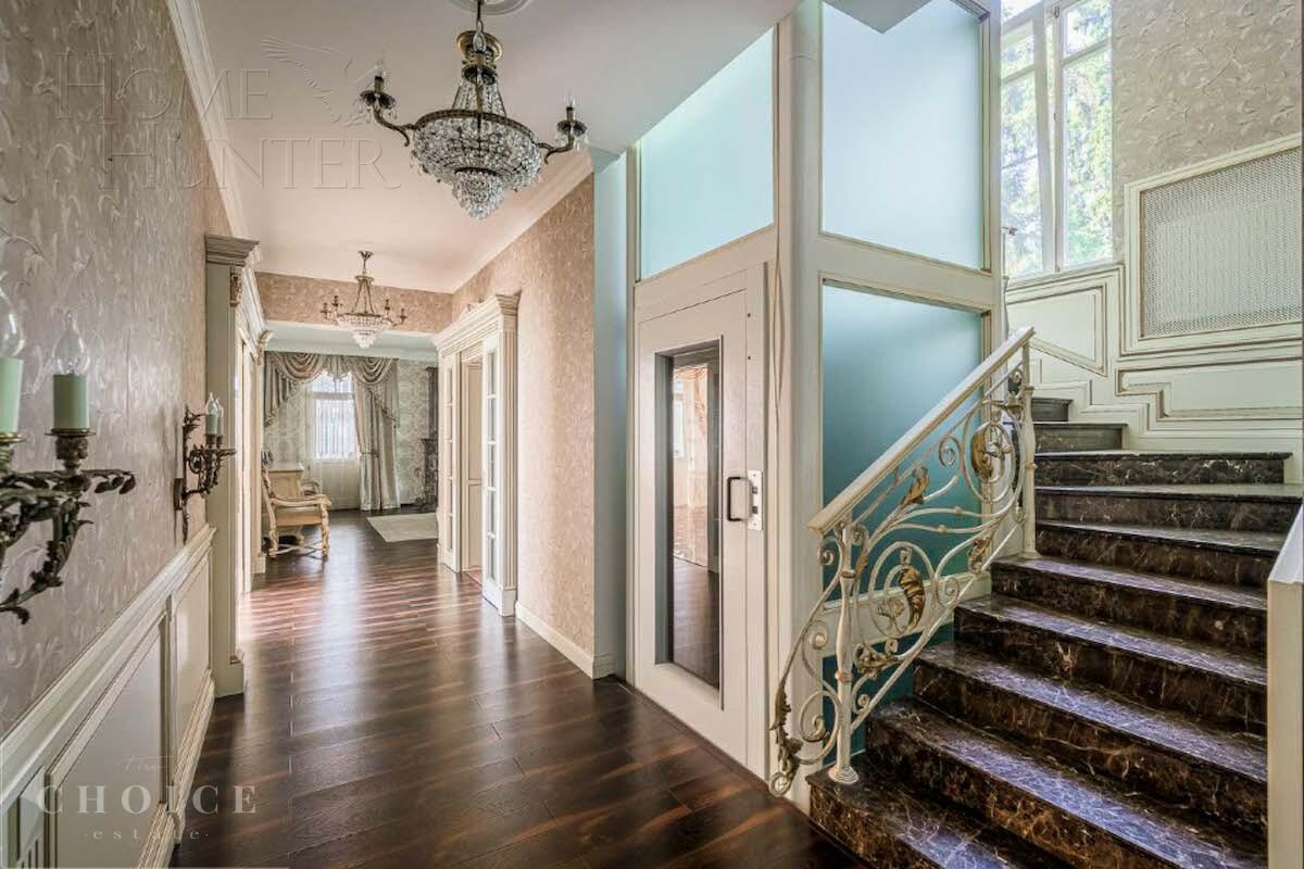 3-этажный коттедж 580 м² с отделкой