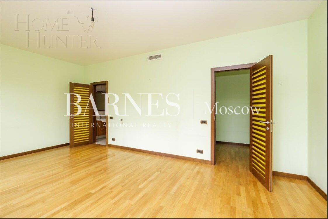 3-этажный таунхаус 350 м² с отделкой