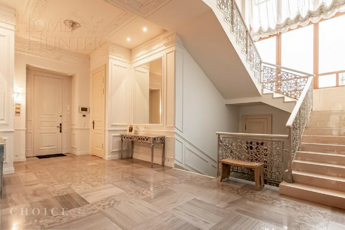 2-этажный коттедж 1 100 м² с отделкой