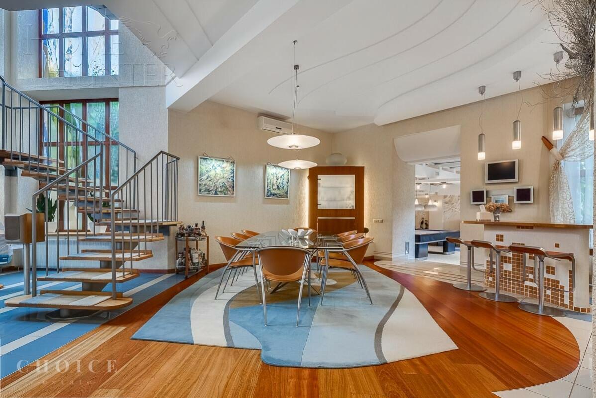 2-этажный коттедж 540 м² с отделкой