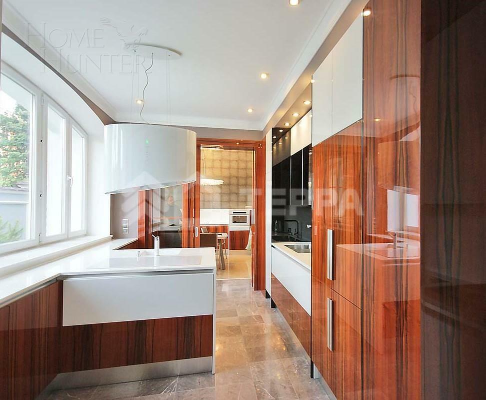 3-этажный коттедж 953 м² с отделкой