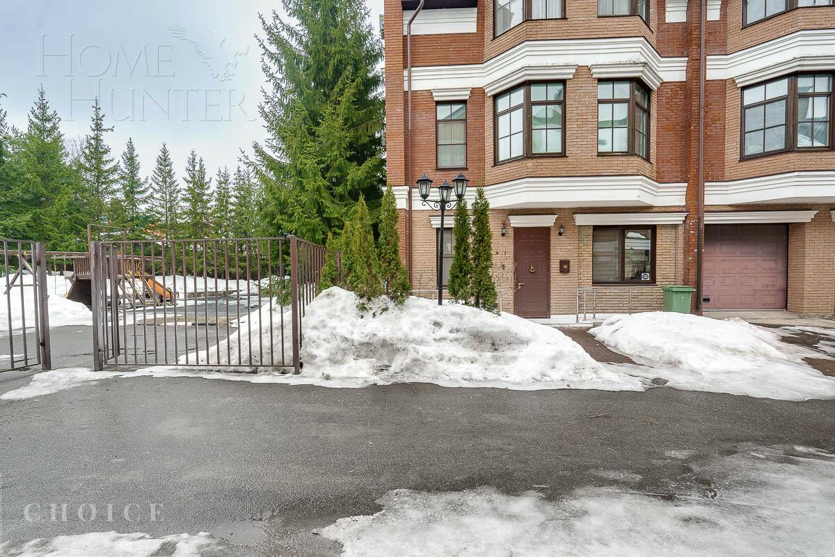 3-этажный таунхаус 400 м² с отделкой