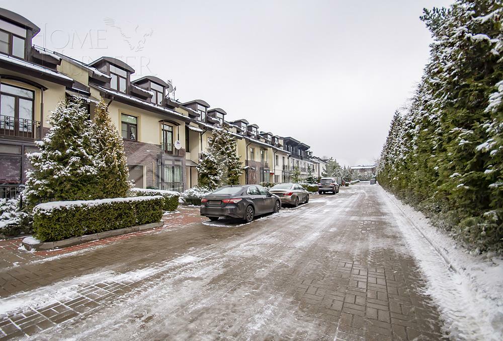 3-этажный таунхаус 350 м² с отделкой