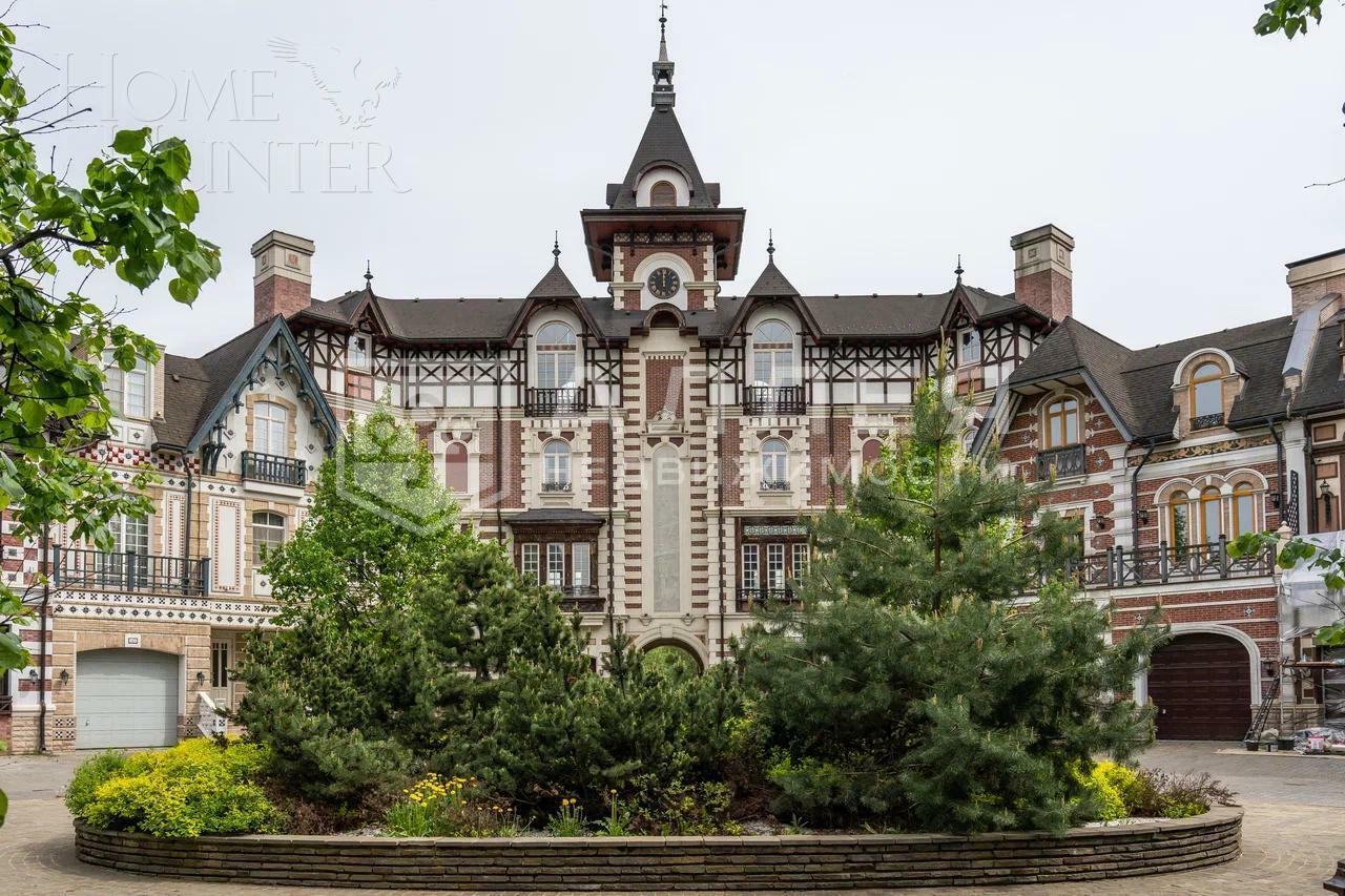 4-этажный таунхаус 362.6 м² без отделки