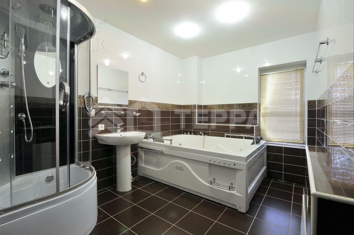 3-этажный коттедж 600 м² с отделкой