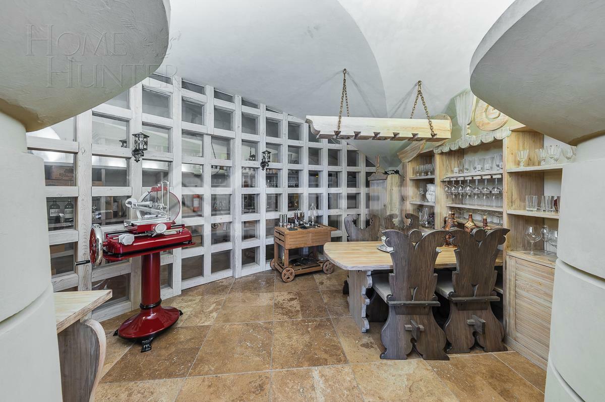 3-этажный коттедж 1 800 м² с отделкой