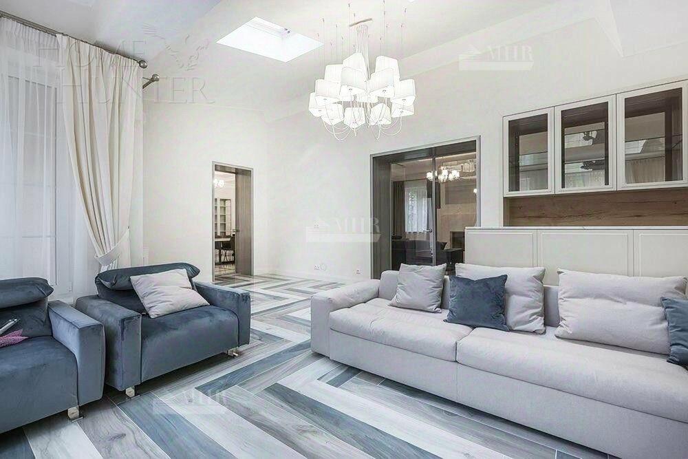 2-этажный коттедж 1 100 м² с отделкой