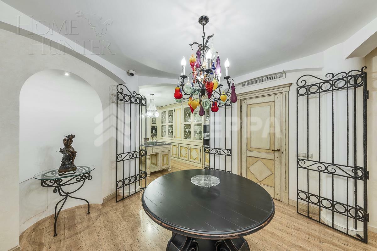 3-этажный коттедж 1 800 м² с отделкой