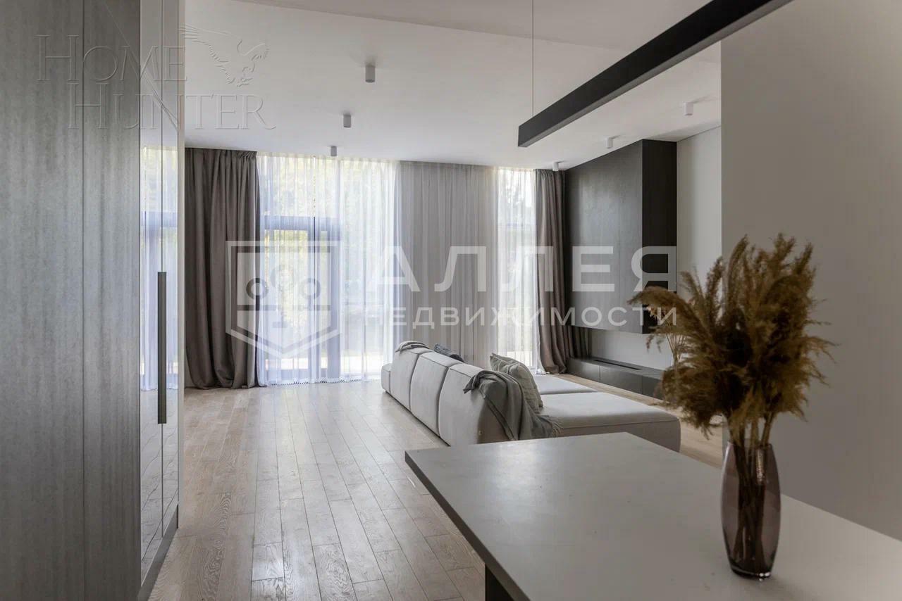 3-этажный таунхаус 244 м² с отделкой