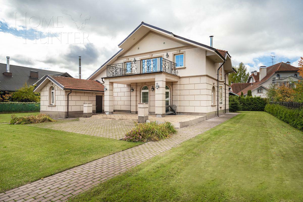 3-этажный коттедж 300 м² с отделкой