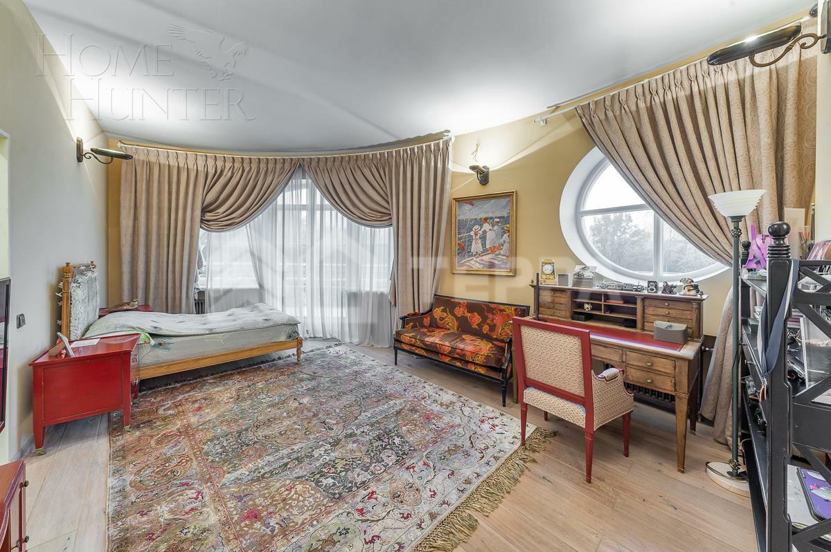 3-этажный коттедж 1 800 м² с отделкой