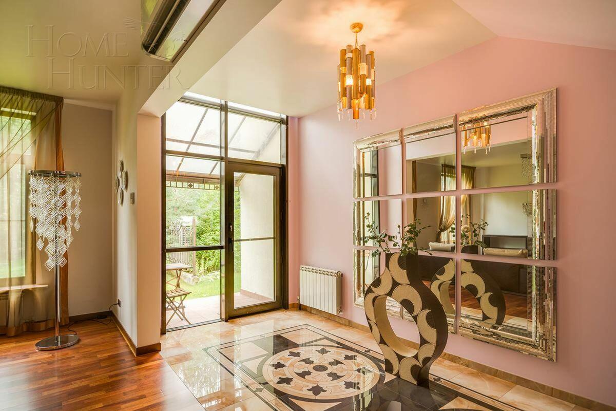 3-этажный таунхаус 350 м² с отделкой