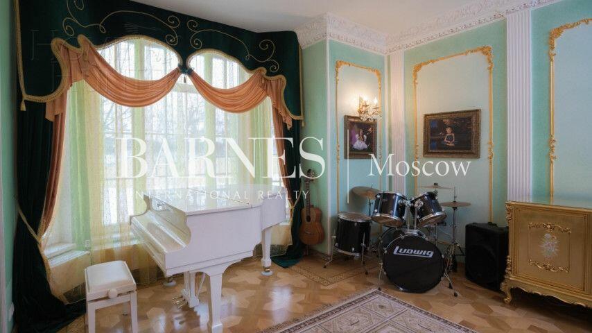 2-этажный коттедж 800 м² с отделкой