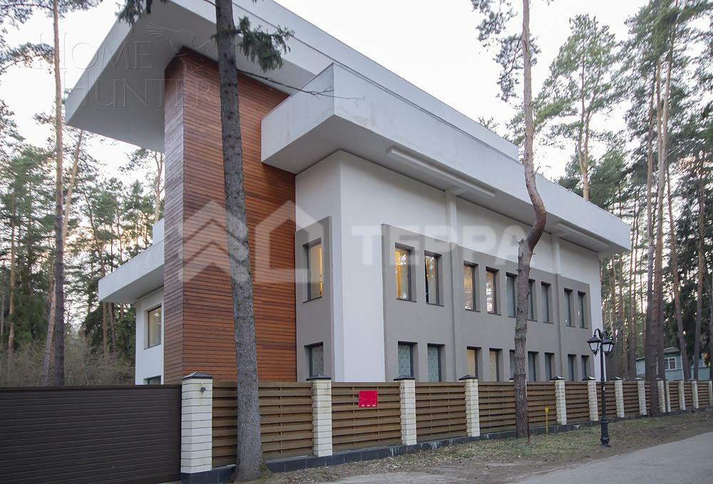 3-этажный коттедж 1 300 м² с отделкой