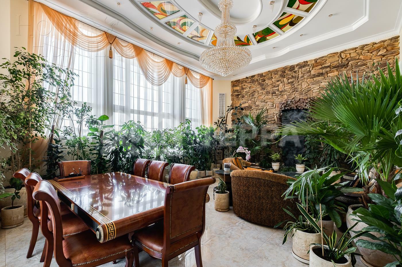 3-этажный коттедж 1 650 м² с отделкой