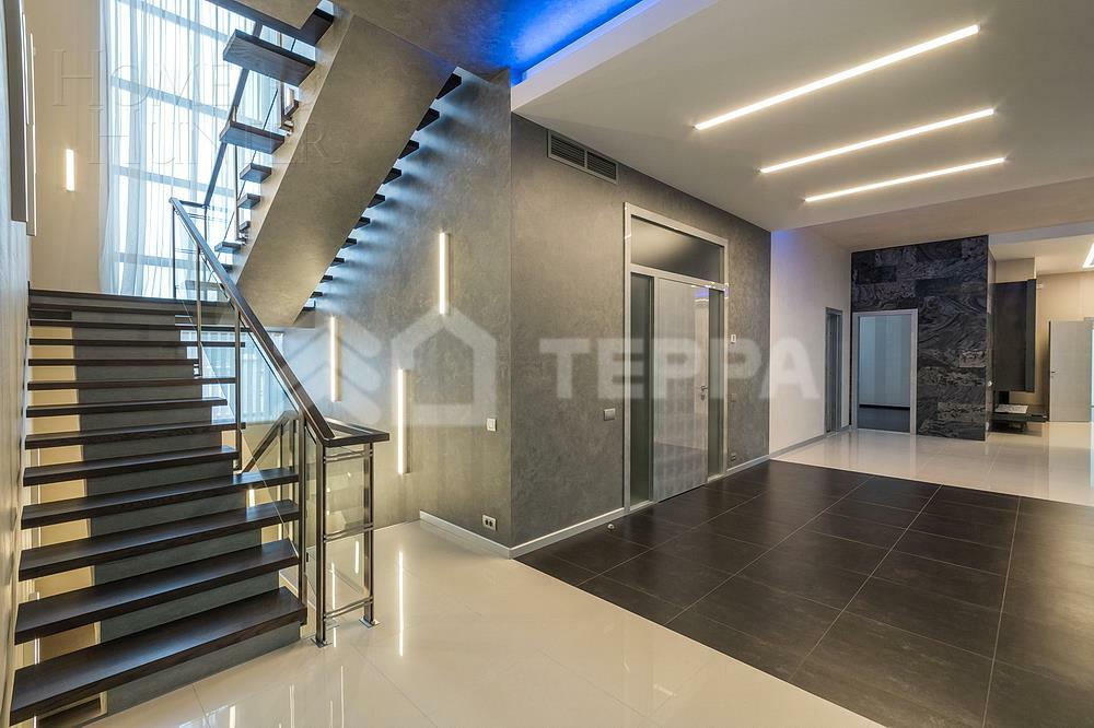 2-этажный коттедж 1 100 м² с отделкой