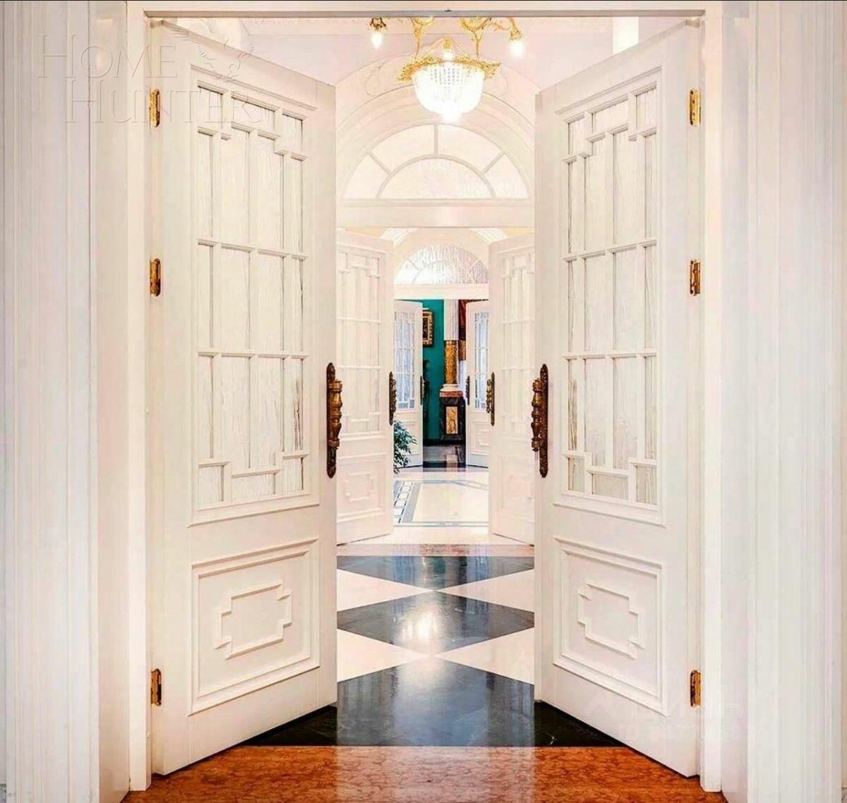 3-этажный коттедж 1 600 м² с отделкой