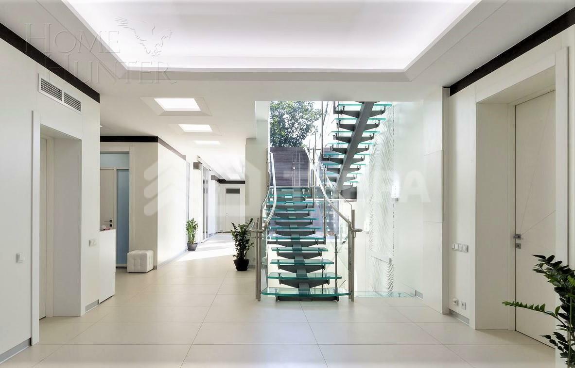 2-этажный коттедж 1 000 м² с отделкой