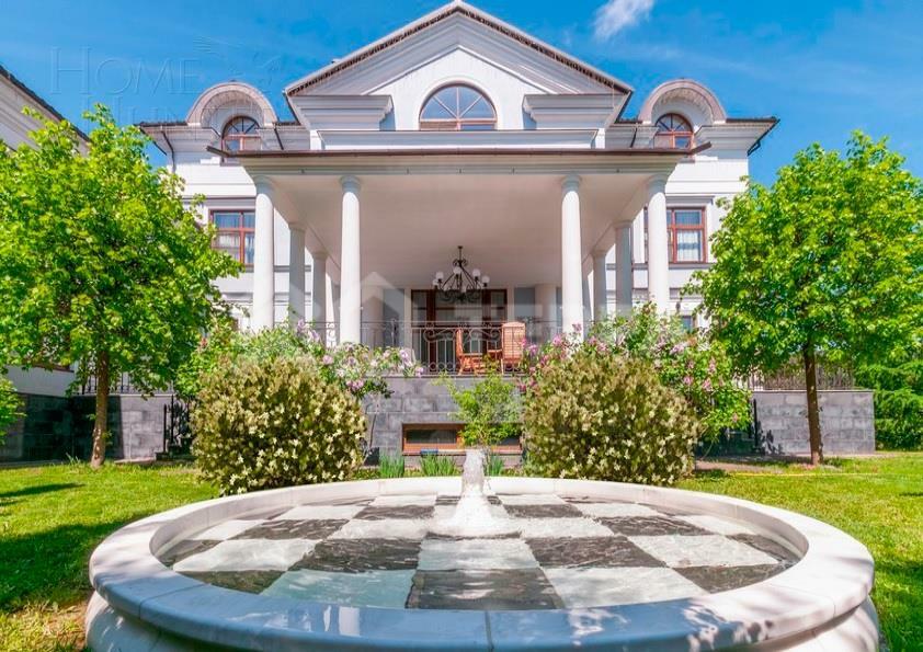 3-этажный коттедж 1 800 м² с отделкой