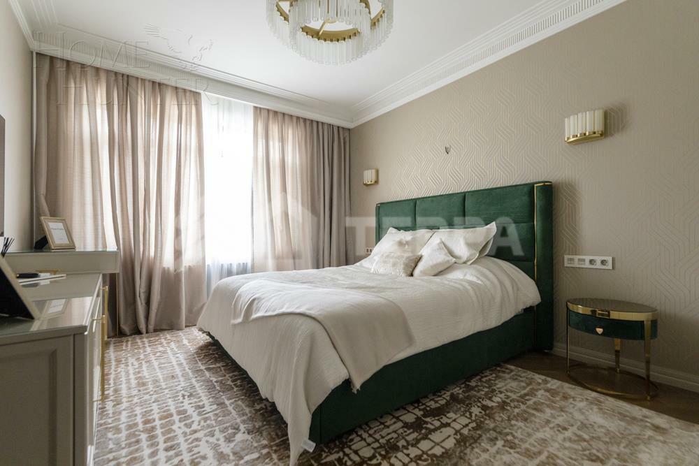 3-этажный коттедж 1 100 м² с отделкой