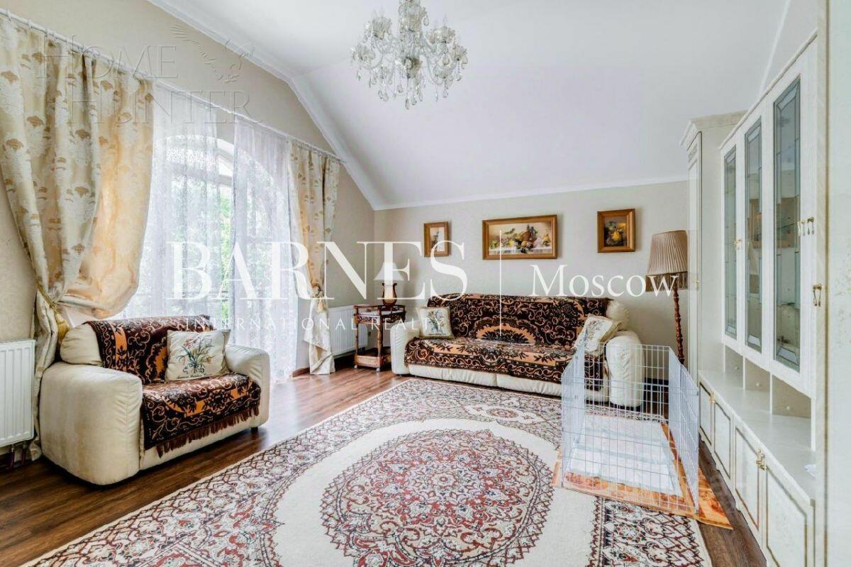 3-этажный коттедж 580 м² с отделкой