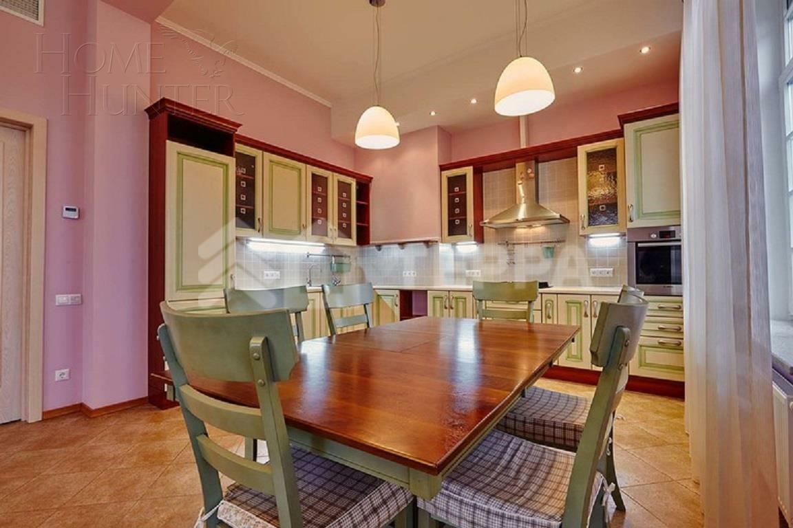 3-этажный таунхаус 370 м² с отделкой