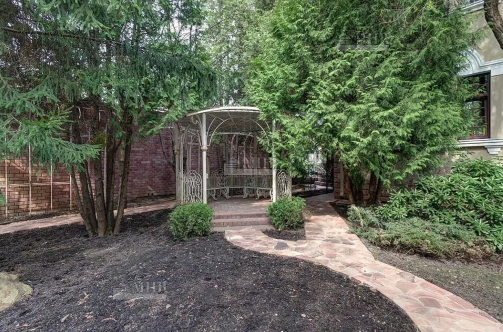 2-этажный коттедж 1 100 м² с отделкой