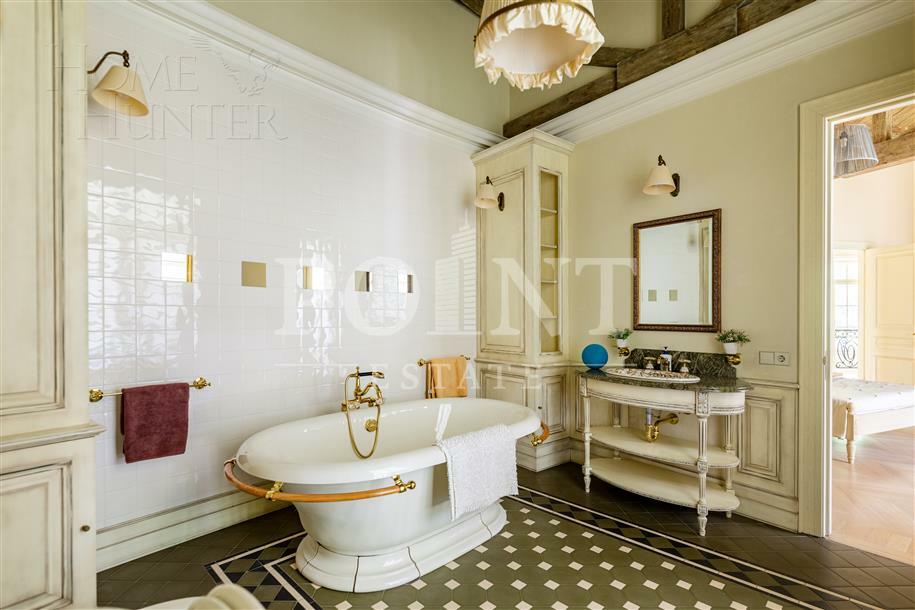 2-этажный коттедж 1 042.4 м² с отделкой