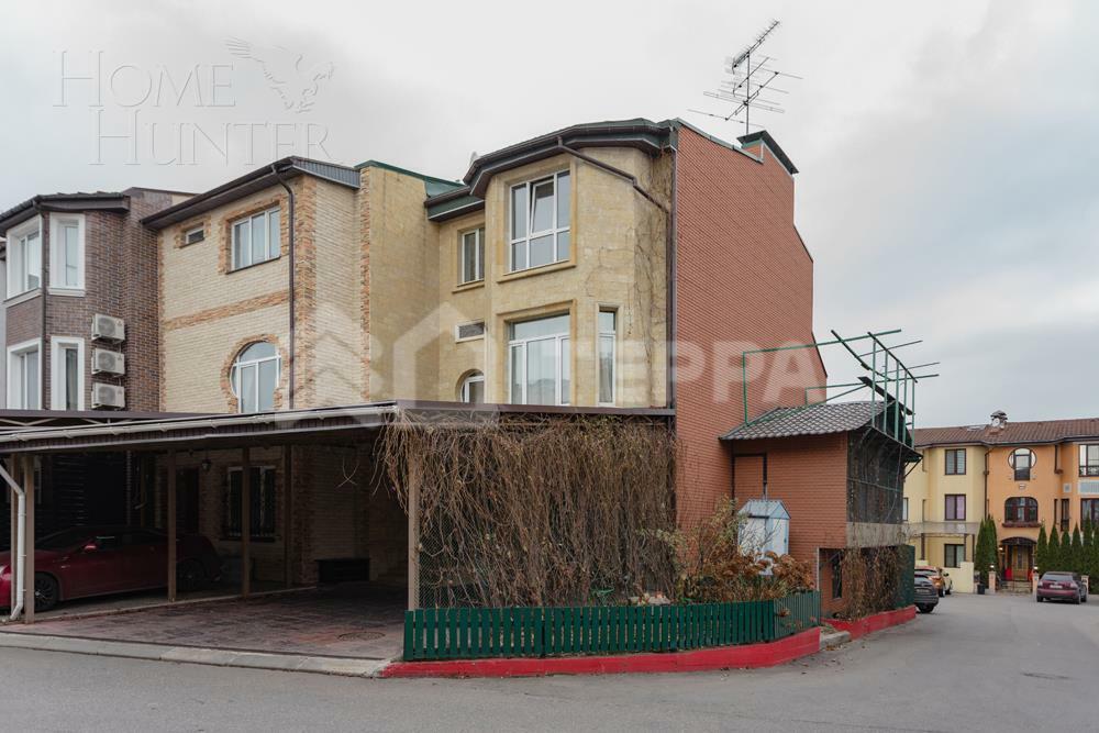 3-этажный таунхаус 200 м² с отделкой