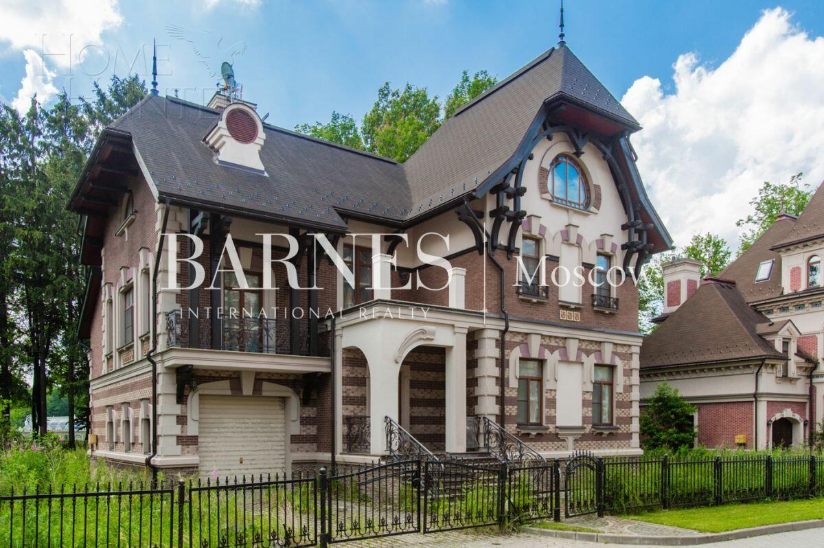 3-этажный коттедж 404 м² без отделки