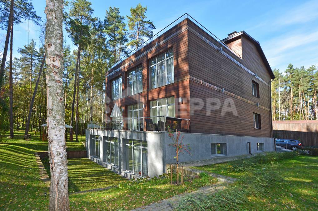 2-этажный коттедж 640 м² с отделкой