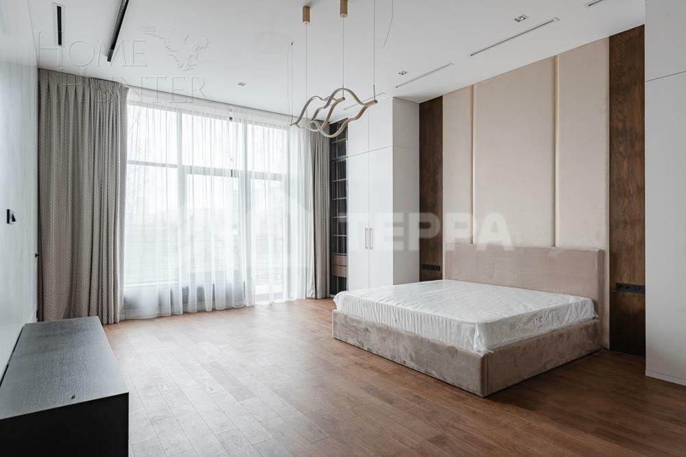 3-этажный таунхаус 945 м² с отделкой