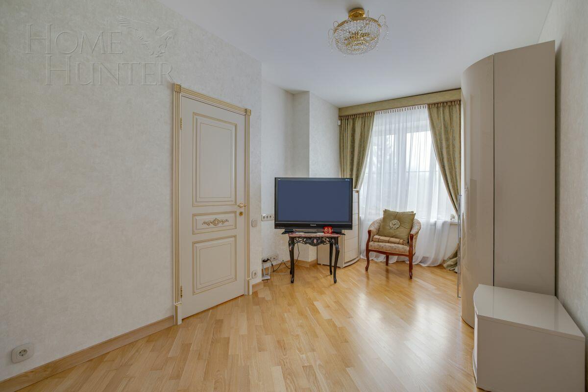 3-этажный таунхаус 300 м² с отделкой