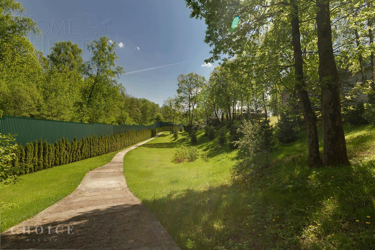 3-этажный коттедж 2 350 м² без отделки