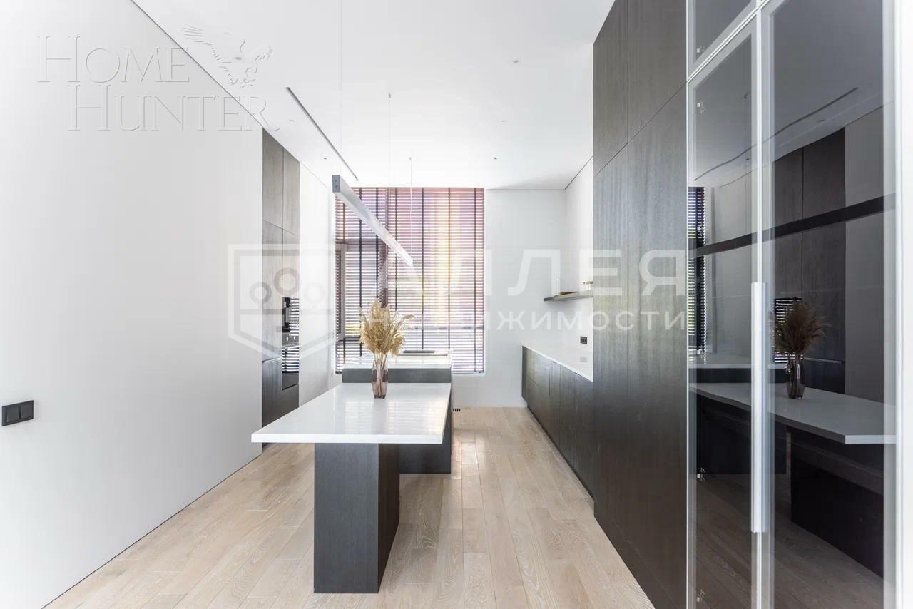 3-этажный таунхаус 244 м² с отделкой