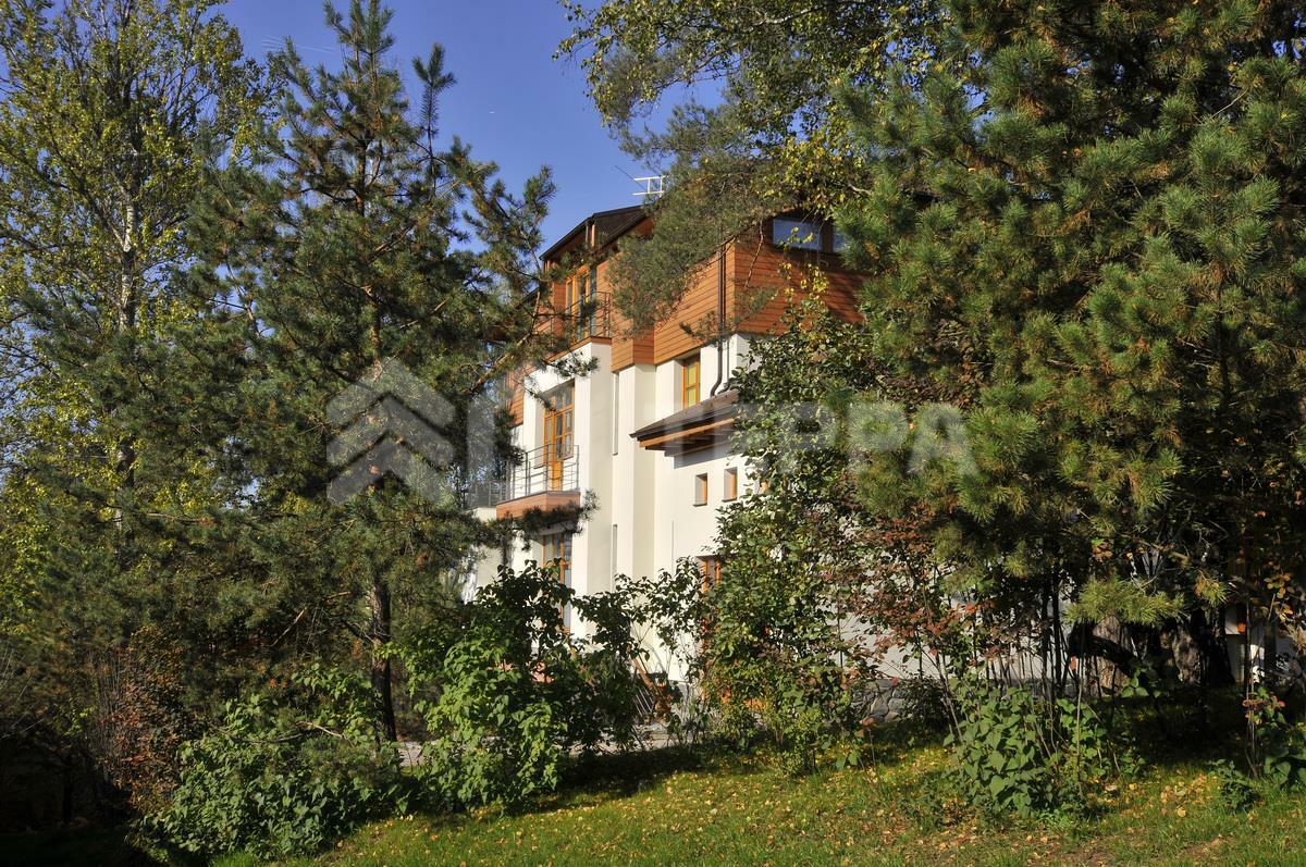 3-этажный коттедж 700 м² с отделкой