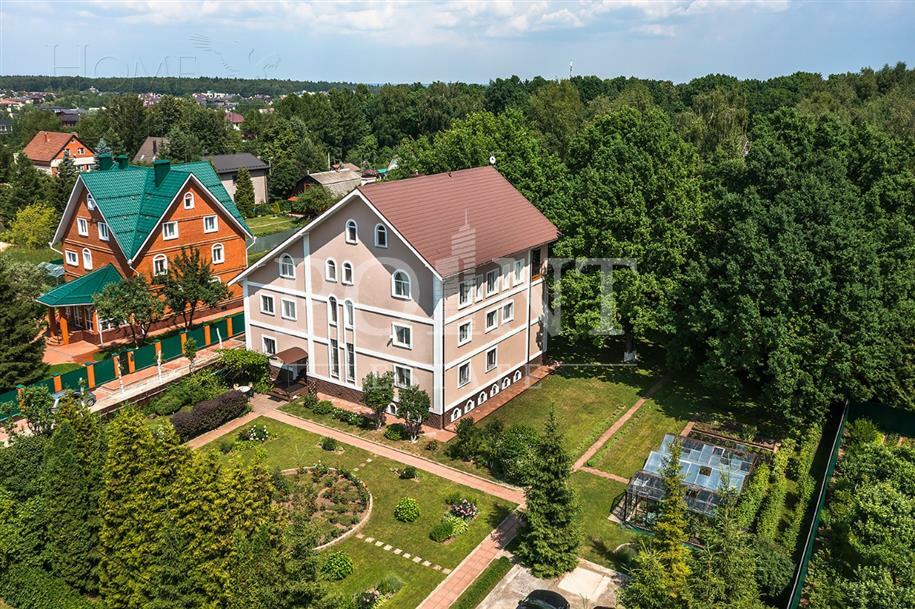 3-этажный коттедж 850 м² с отделкой