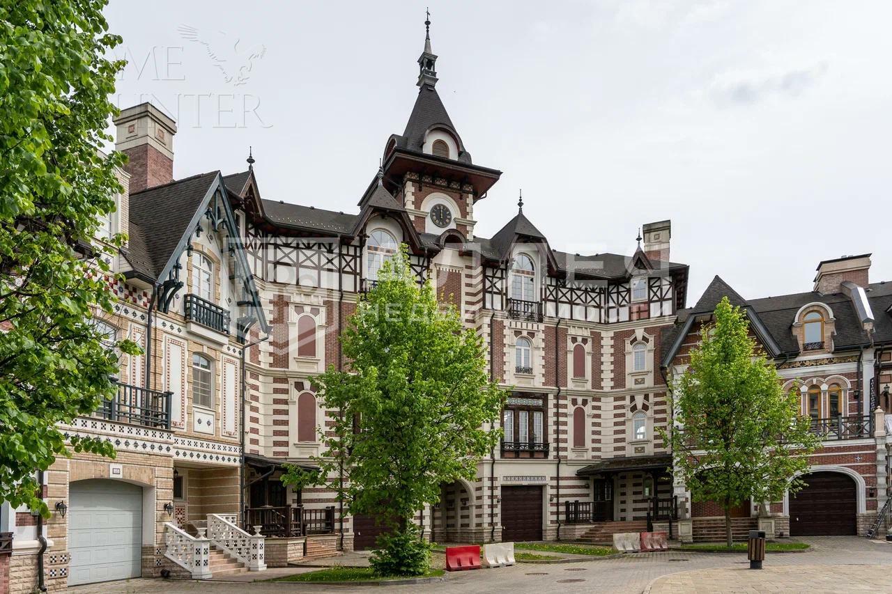 4-этажный таунхаус 362.6 м² без отделки