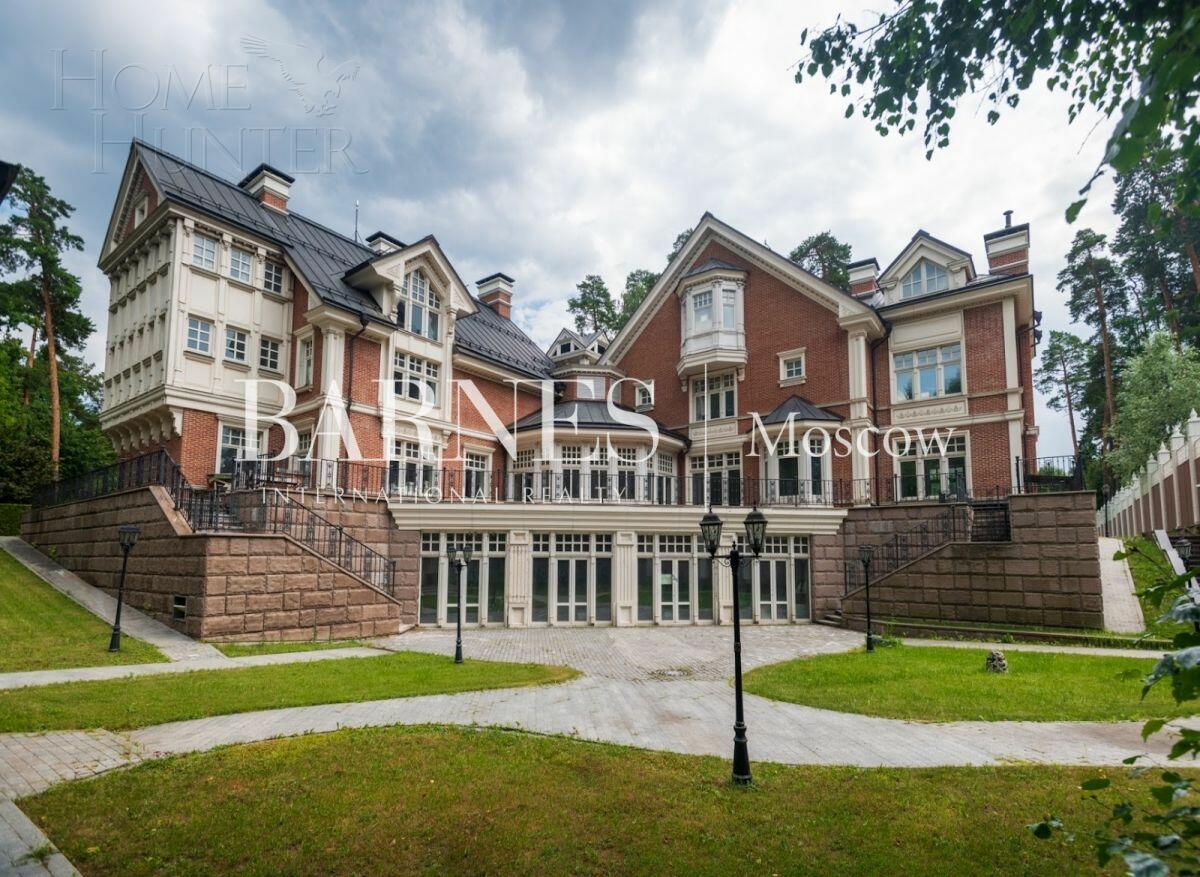 2-этажный коттедж 1 703.4 м² без отделки