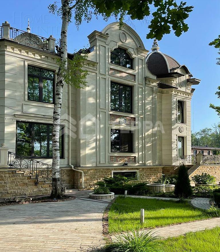 2-этажный коттедж 1 100 м² с отделкой